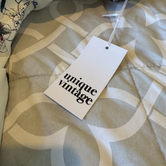 Unique Vintage Floral Patterned Dress - Picture 2 of 8